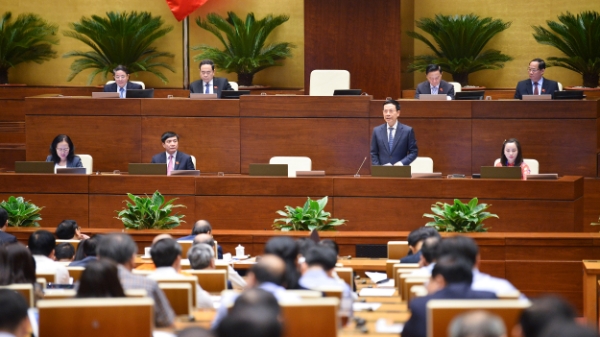 Bộ trưởng Nguyễn Mạnh Hùng: Mức phạt tung tin giả của Việt Nam chỉ bằng 1/10 so với các nước