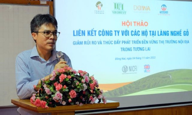 Ông Tô Xuân Phúc khuyến nghị cần quan tâm nhiều hơn tới các hộ làng nghề, cần có cơ chế chính sách riêng nhằm hỗ trợ các làng nghề gỗ về vay vốn, đào tạo tập huấn, hỗ trợ hình thành liên kết giữa công ty và các hộ làng nghề.
