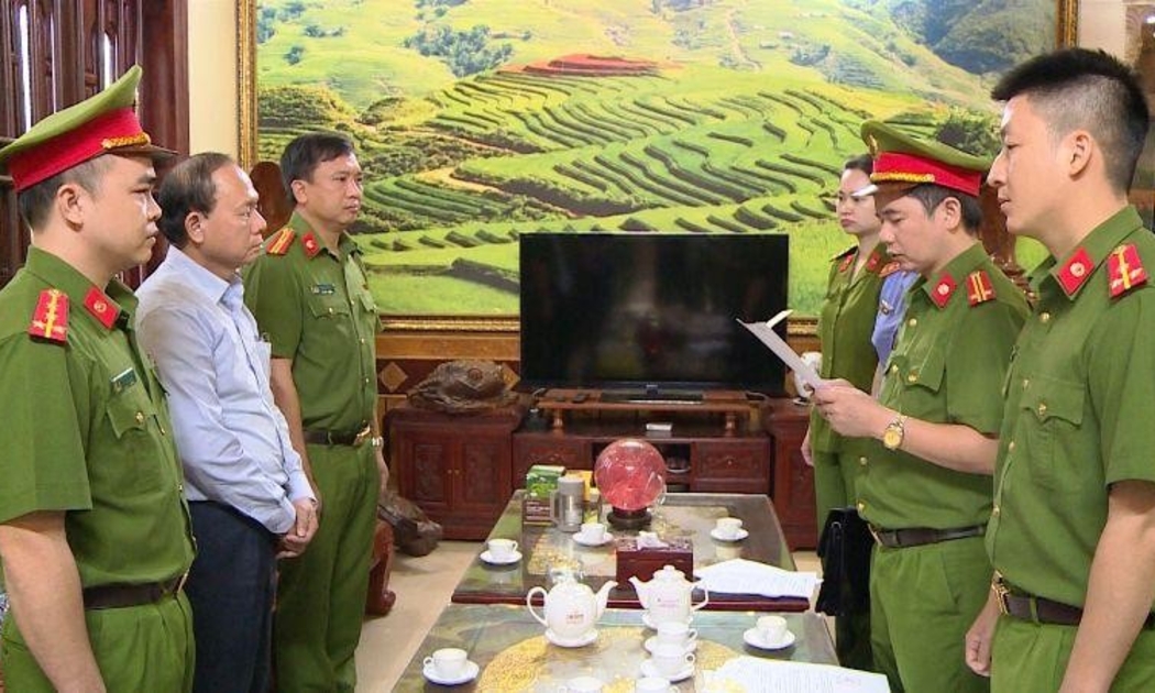 Cơ quan Cảnh sát điều tra thi hành lệnh bắt, tạm giam bị can Cầm Bá Xuân.