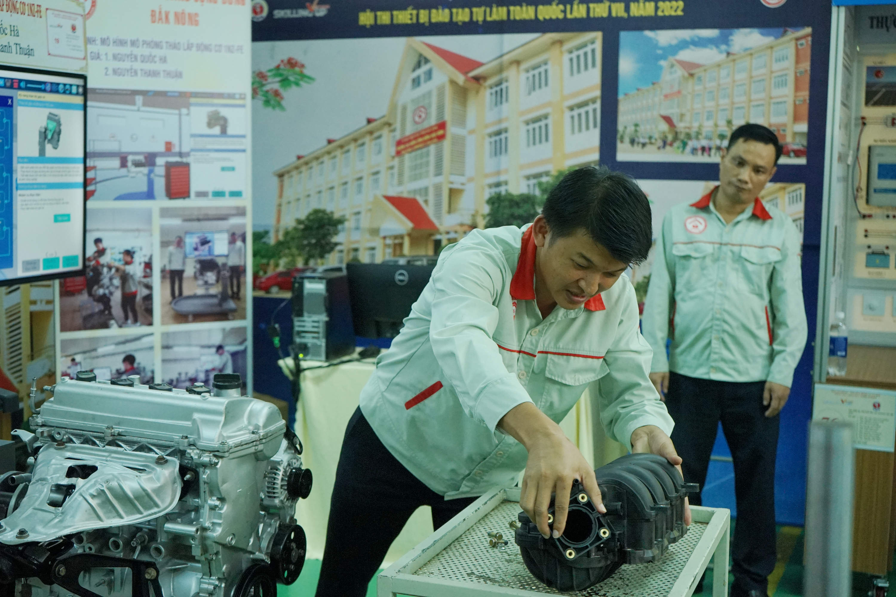 Thiết bị đào tạo tự làm tại Hội thi lần thứ VII. 