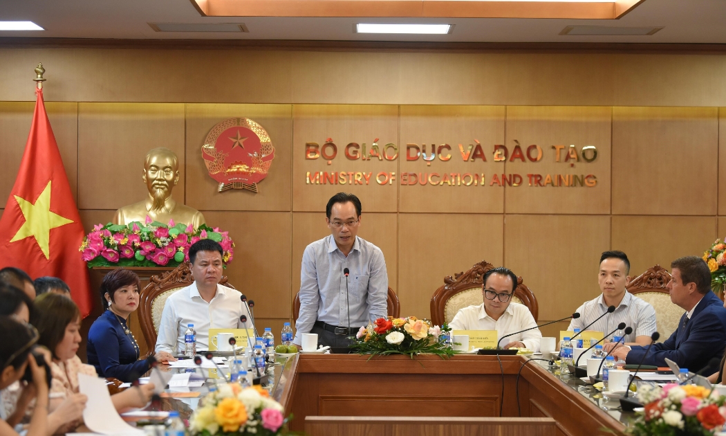 Thứ trưởng Hoàng Minh Sơn chủ trì buổi họp báo chiều 7/11.