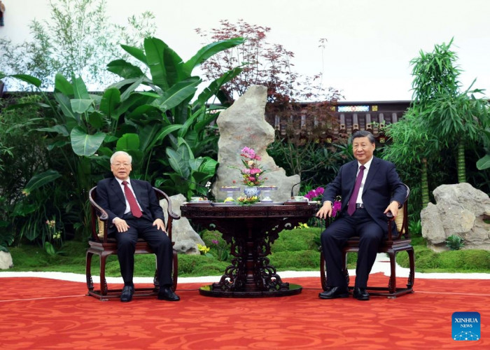 Tổng Bí thư Nguyễn Phú Trọng và Tổng Bí thư, Chủ tịch Trung Quốc Tập Cận Bình thưởng thức trà.