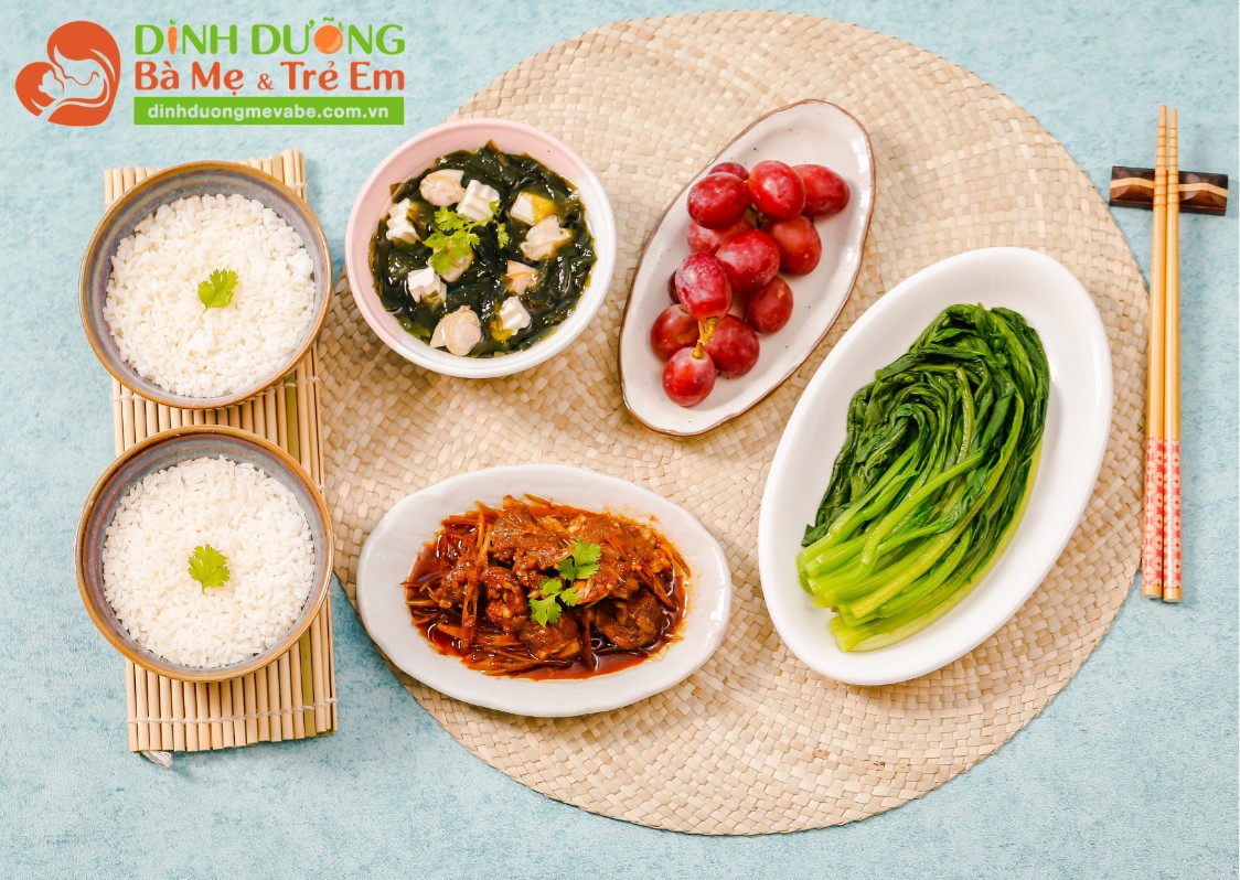 Ng&acirc;n h&agrave;ng thực đơn c&acirc;n bằng dinh dưỡng cho mẹ v&agrave; b&eacute; của Phần mềm.