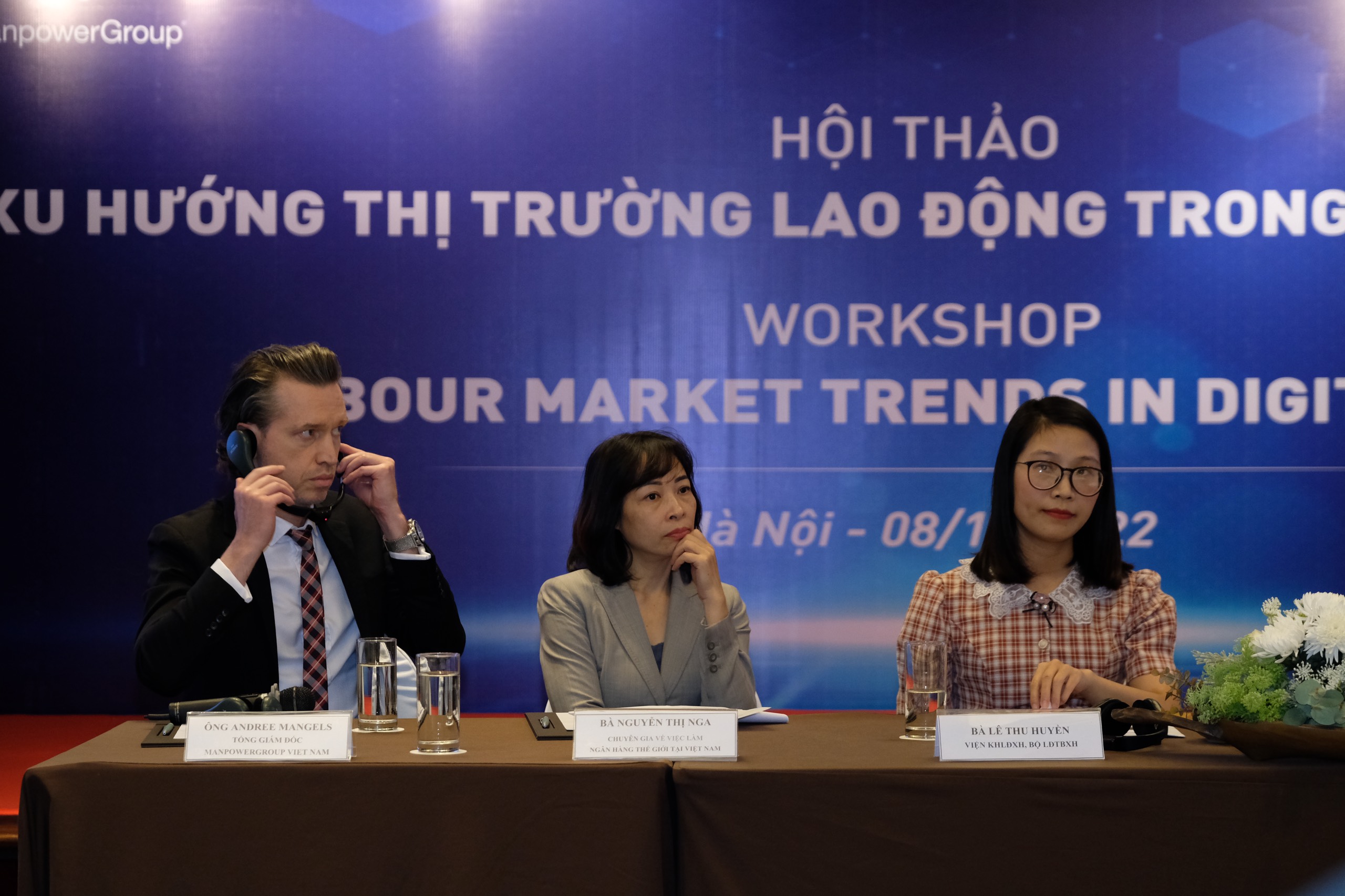 Các chuyên gia chia sẻ tại hội thảo. Ảnh - Nguyễn Sơn. 