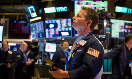 Chứng khoán Mỹ tăng điểm, giá dầu tụt mạnh, tiền ảo bị bán tháo