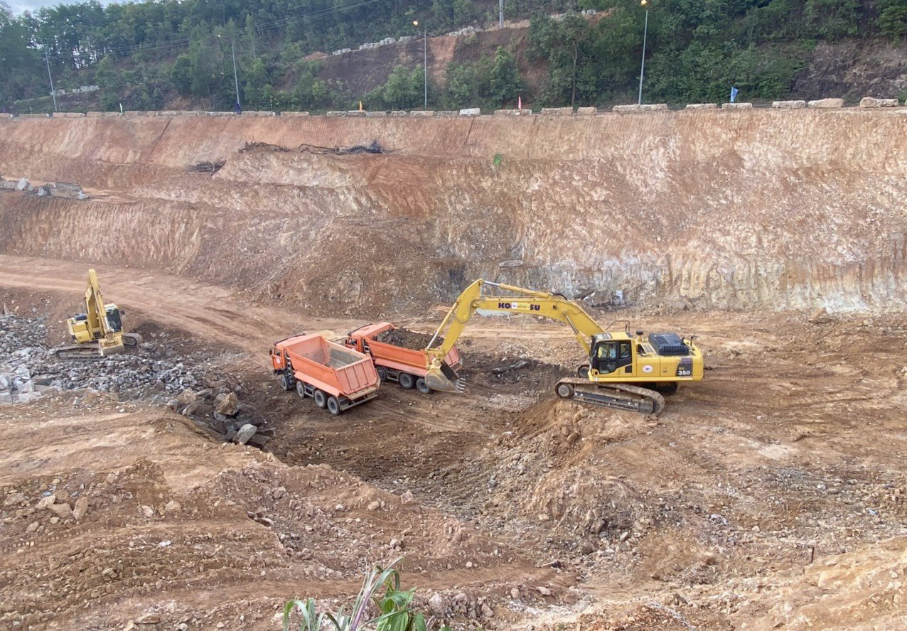 Thi công hạng mục cửa lấy nước của Nhà máy Thủy điện Ialy mở rộng