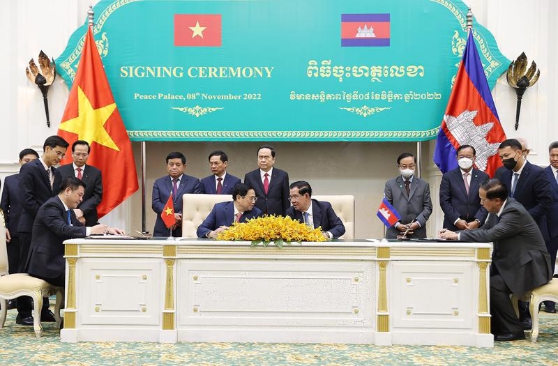 Vietnam, Cambodia affirm resolve to further relations ​