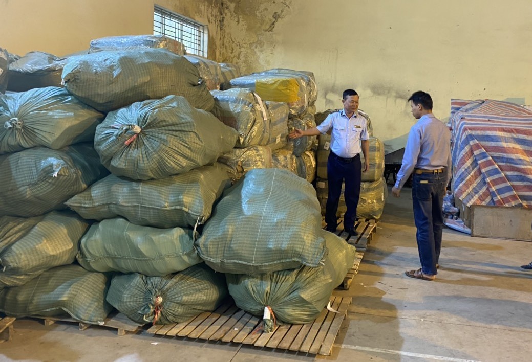 Hàng ngàn đôi giày nhái thương hiệu Nike bị bắt giữ, xử lý 