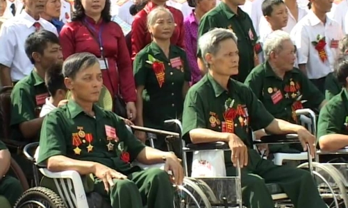 Trình Chủ tịch nước tặng quà cho người có công dịp Tết Nguyên đán 