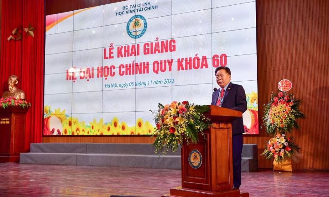 NGND. PGS. TS. Nguyễn Trọng Cơ - Bí thư Đảng ủy, Giám đốc HVTC phát biểu Khai giảng. Ảnh: Duy Thanh.