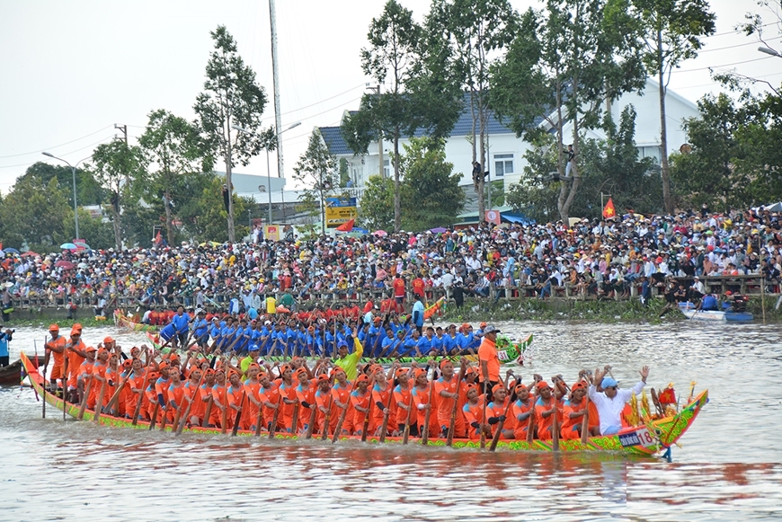 Đua ghe Ngo - nét đặc sắc của văn hoá Khmer.