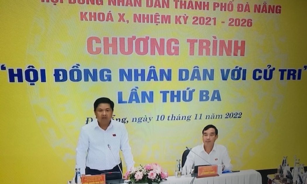 Ông Lương Nguyễn Minh Triết (bên trái), Chủ tịch HĐND TP. Đà Nẵng phát biểu tại Hội nghị