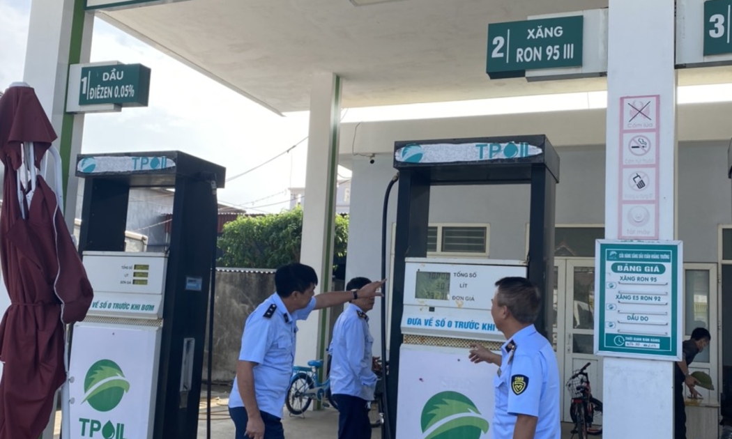 Cửa hàng xăng dầu Hoằng Trường bị xử phạt 7.500.000 đồng trong đợt kiểm tra đột xuất của QLTT ngày 8/11/2022