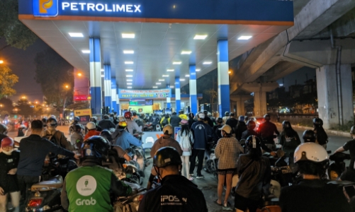 Thiếu xăng dầu cục bộ có dấu hiệu lan rộng ở nhiều tỉnh, thành phía Bắc