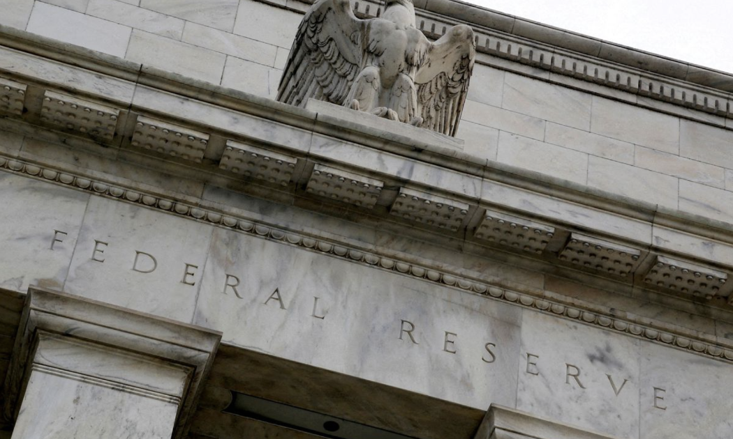 Biểu tượng đại bàng Mỹ tại trụ sở Fed ở Washington DC - Ảnh: Reuters.