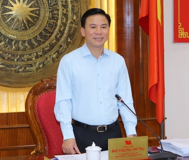 B&iacute; thư tỉnh uỷ Thanh Ho&aacute; Đỗ Trọng Hưng cho rằng việc lựa chọn vị tr&iacute; để x&acirc;y dựng Khu t&aacute;i định cư cần phải được c&ocirc;ng khai với người d&acirc;n; b&ecirc;n cạnh đ&oacute; cần quan t&acirc;m đến c&aacute;c chế độ, ch&iacute;nh s&aacute;ch để người d&acirc;n được thụ hưởng những th&agrave;nh quả khi đ&atilde; nhường đất để x&acirc;y dựng c&aacute;c KCN.