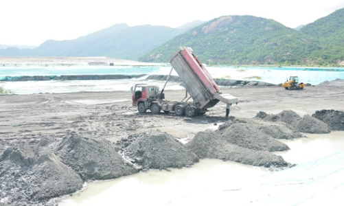 Chưa hết lo với hàng triệu tấn tro xỉ  thải từ các nhà máy nhiệt điện của EVN 