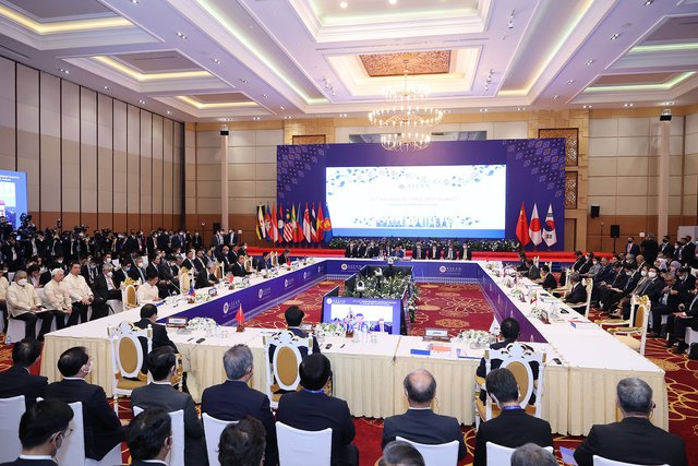 Các Lãnh đạo ASEAN và Đối tác nhấn mạnh các nước cần đề cao trách nhiệm và chia sẻ lợi ích chung trong nỗ lực duy trì và bảo đảm hoà bình, an ninh và ổn định tại khu vực - Ảnh: VGP