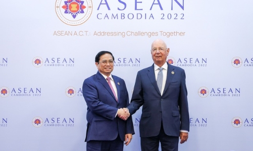 Chủ tịch WEF ấn tượng về sự phục hồi lạc quan và ổn định vĩ mô của Việt Nam