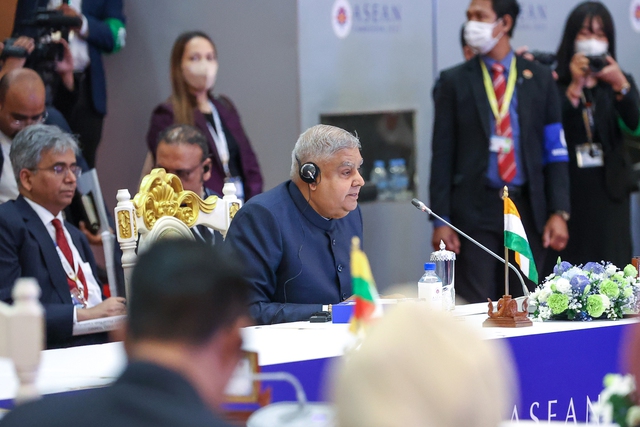 Phó Tổng thống Ấn Độ Jagdeep Dhankhar nhấn mạnh, ASEAN là trụ cột quan trọng trong chính sách Hành động Hướng Đông và là trọng tâm Sáng kiến Ấn Độ Dương-Thái Bình Dương (IPOI) của Ấn Độ - Ảnh: VGP