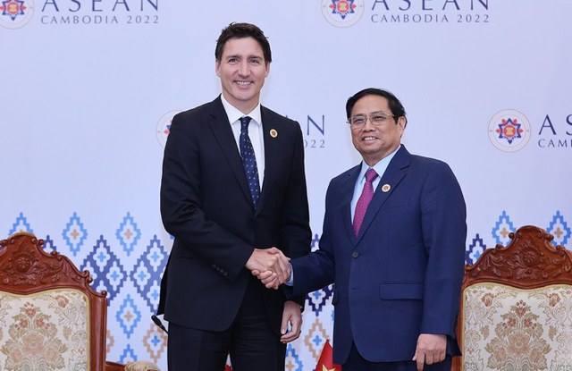 Thủ tướng Phạm Minh Chính và Thủ tướng Canada Justin Trudeau - Ảnh: VGP