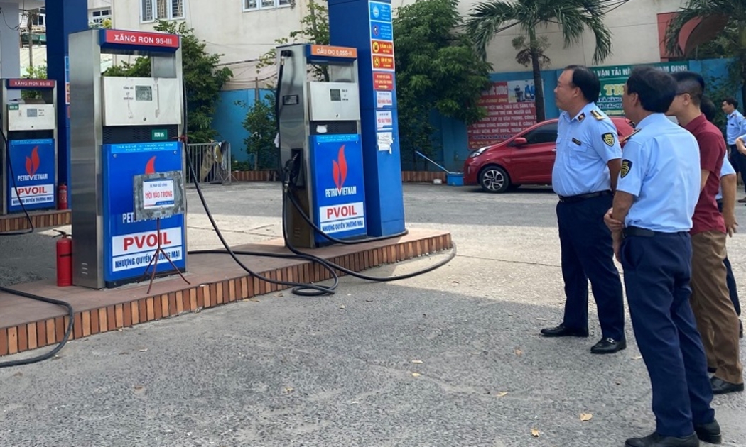 Kiên quyết xử lý đối với các trường hợp vi phạm trong kinh doanh xăng dầu.
