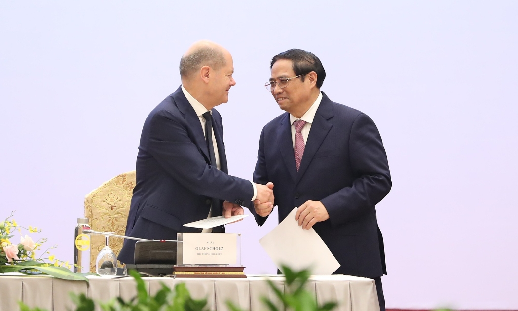 Thủ tướng Phạm Minh Chính và Thủ tướng Đức Olaf Scholz - Ảnh: VGP