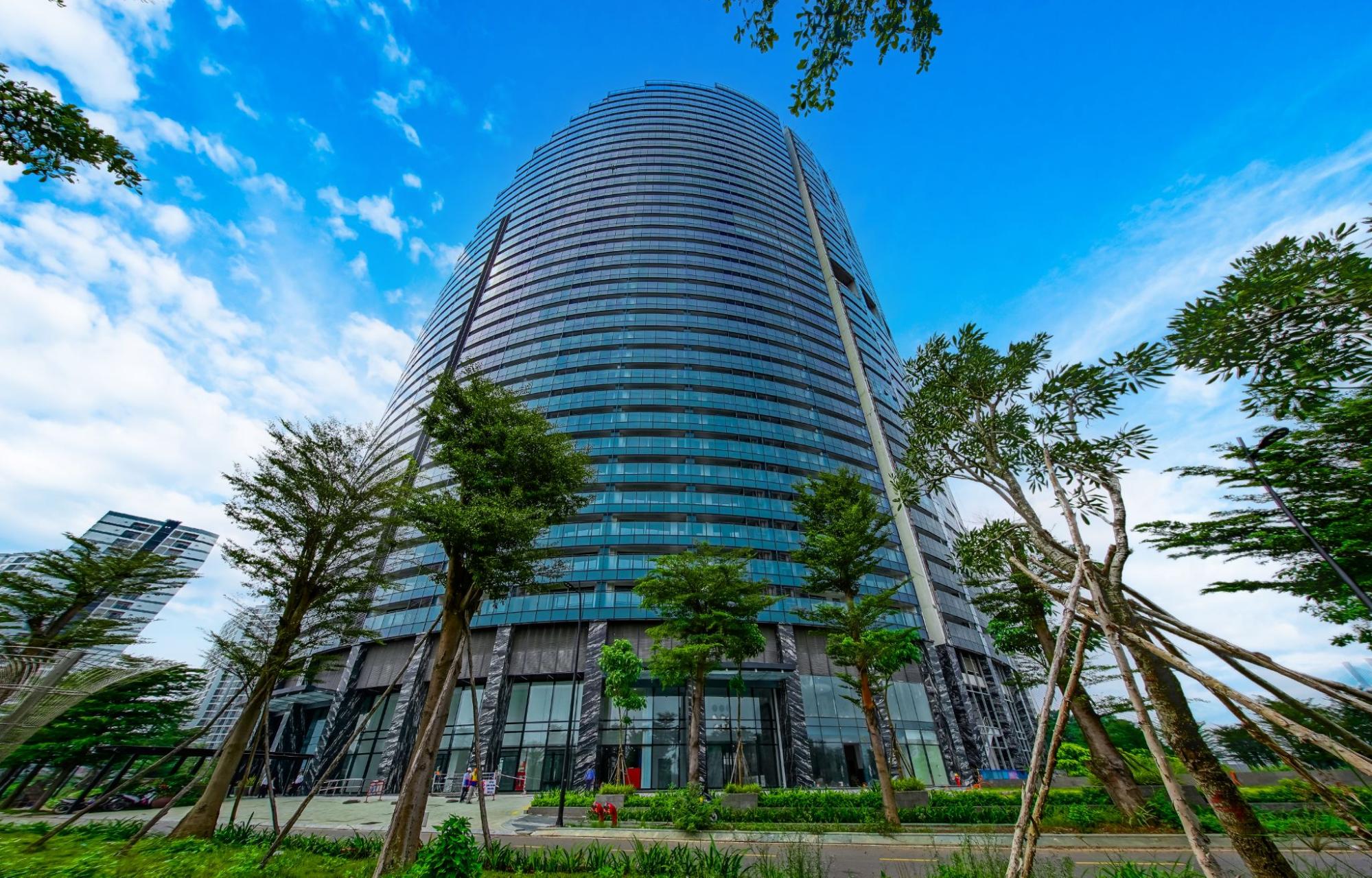 Sở hữu vị tr&iacute; đắt gi&aacute; b&ecirc;n s&ocirc;ng S&agrave;i G&ograve;n, tr&ecirc;n cung đường Đ&agrave;o Tr&iacute;, Quận 7, Sunshine Diamond River hứa hẹn trở th&agrave;nh t&acirc;m điểm giao thương, nơi tiềm năng tăng gi&aacute; bậc nhất với lợi thế &ldquo;kế giang - cận lộ&rdquo;.