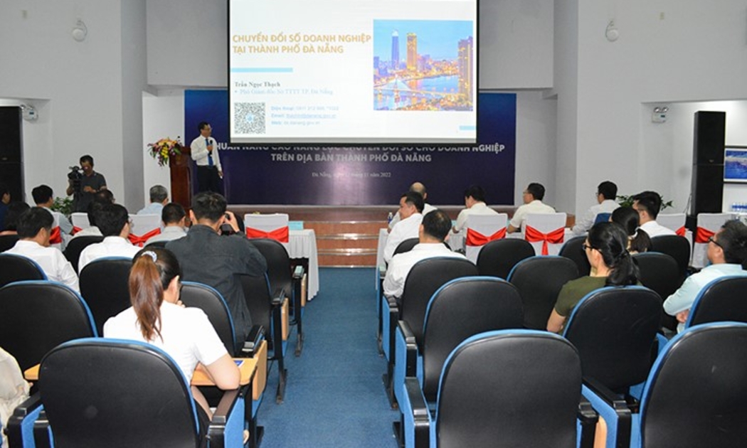 Quang cảnh lớp tập huấn chuyển đổi số cho doanh nghiệp