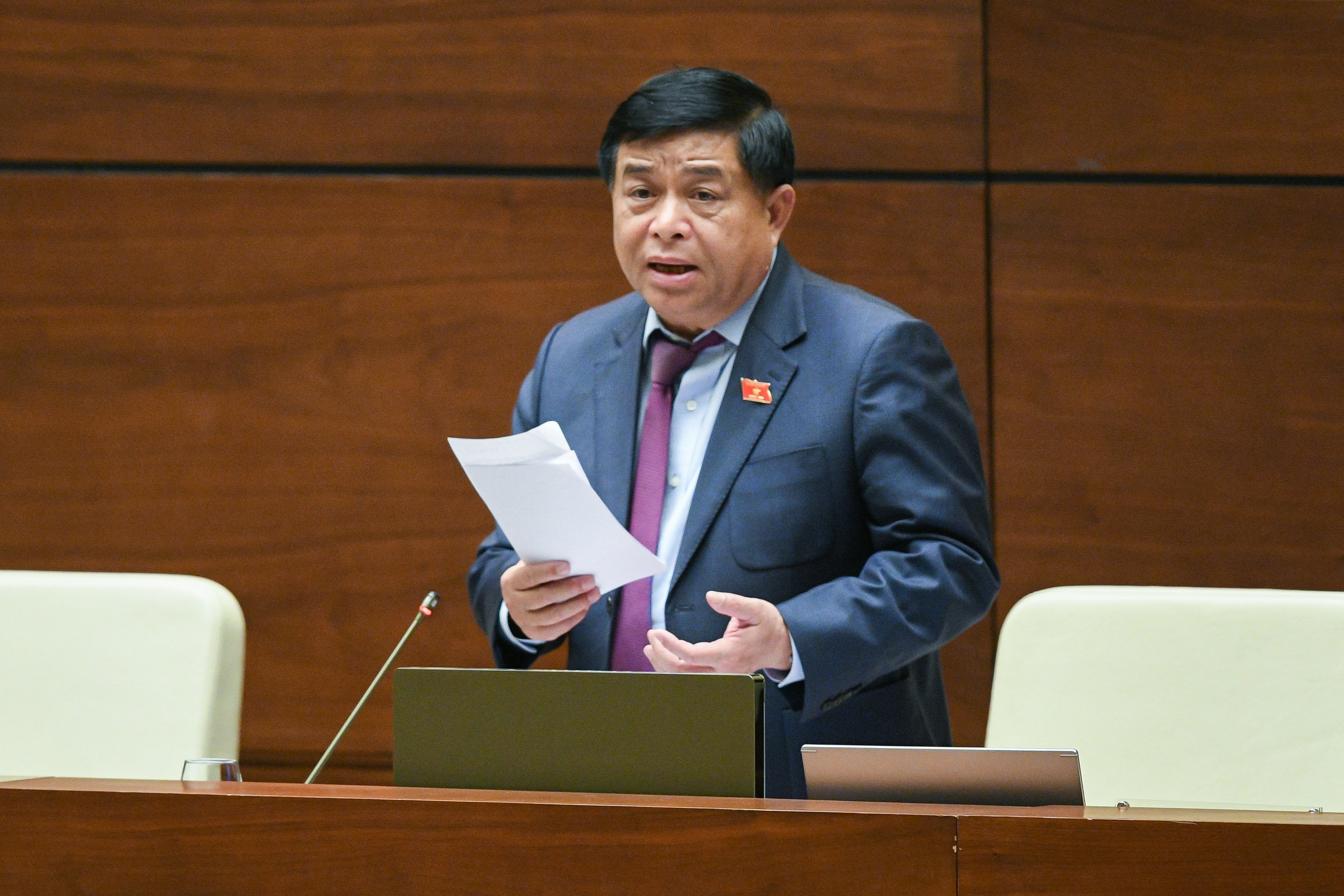 Bộ trưởng Bộ Kế hoạch và Đầu tư cho rằng cần phải cân nhắc chương riêng về đầu thầu trong lĩnh vực y tế.