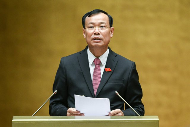 Chủ nhiệm Ủy ban Quốc phòng và An ninh của Quốc hội Lê Tấn Tới trình bày Báo cáo giải trình, tiếp thu, chỉnh lý dự thảo Nghị quyết về thí điểm đấu giá biển số xe ô tô