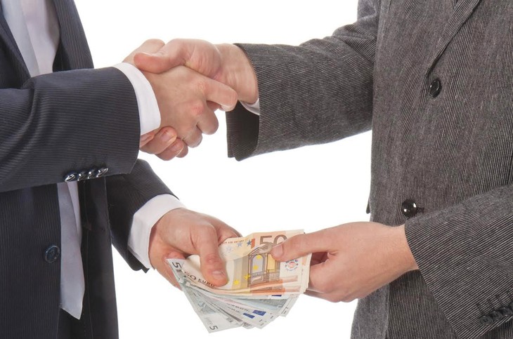 Thời gian vừa qua, số lượng tham gia dự thầu rất ít, nguyên nhân có thể do thông tin được cài cắm trong hồ sơ mời thầu gây hạn chế cạnh tranh.