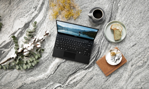 Notebook Fujitsu UH-X 2022: Trợ lý thông minh cho doanh nhân 4.0