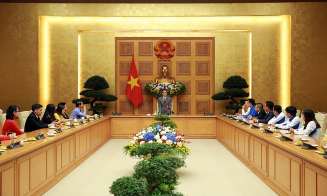 Phó Thủ tướng Vũ Đức Đam: Mỗi người chúng ta không quên ghi ơn từ đáy lòng đối với những đóng góp của hàng chục triệu thầy cô giáo các thế hệ, trực tiếp là hơn 1 triệu cán bộ, giáo viên đang giảng dạy, hoạt động trong lĩnh vực giáo dục - Ảnh: VGP/Đình Nam
