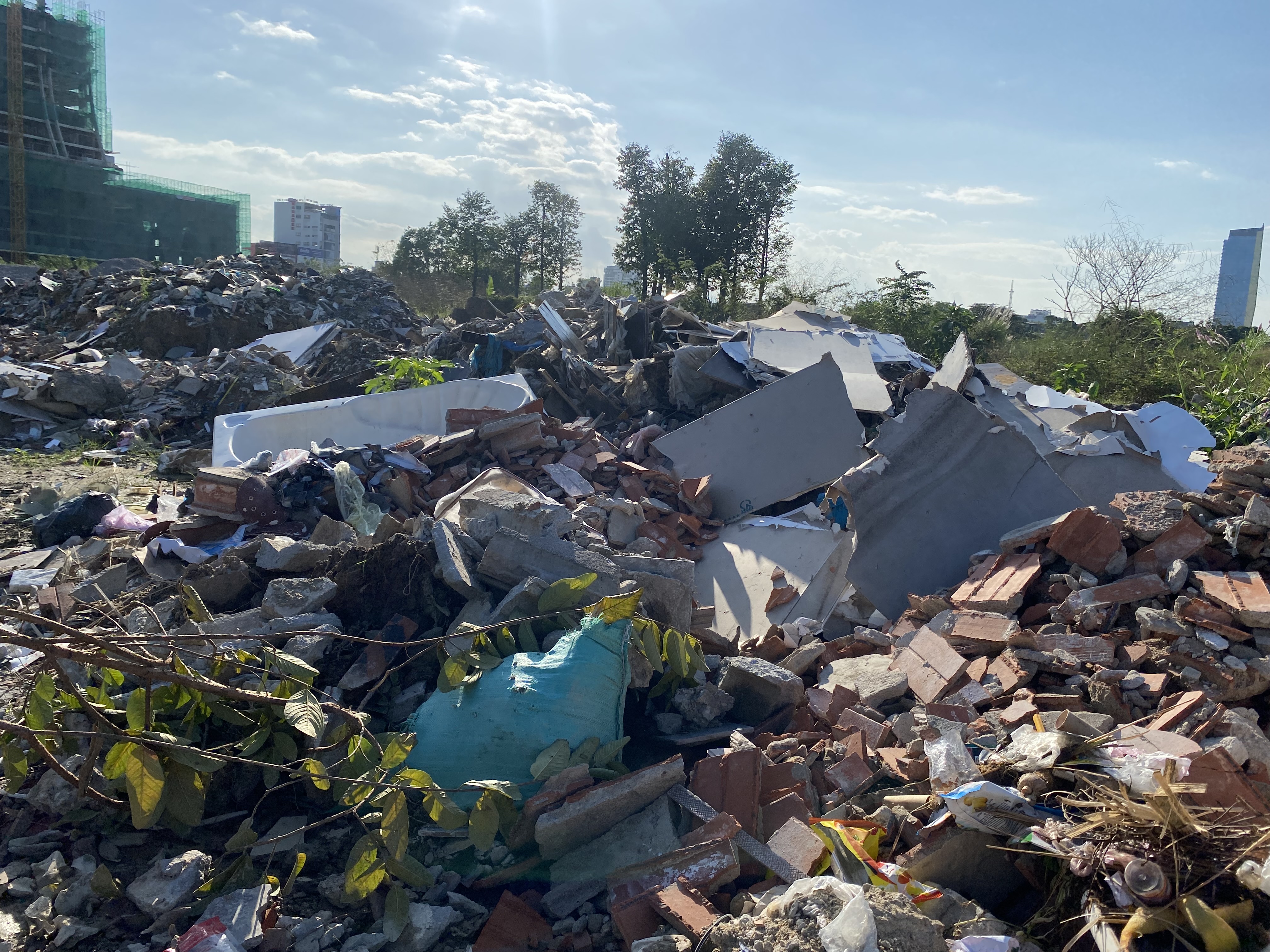 Dự &aacute;n biến th&agrave;nh địa điểm xả r&aacute;c thải x&acirc;y dựng