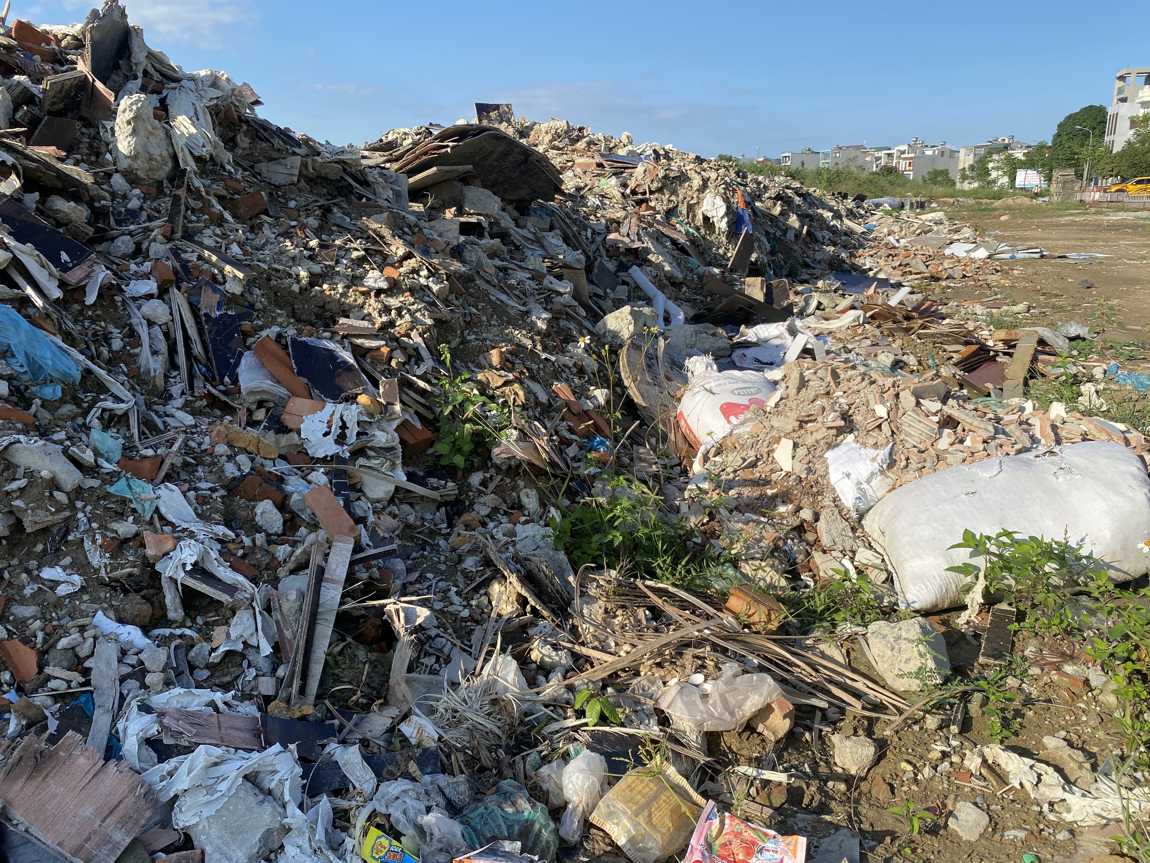 Dự &aacute;n biến th&agrave;nh địa điểm xả r&aacute;c thải x&acirc;y dựng