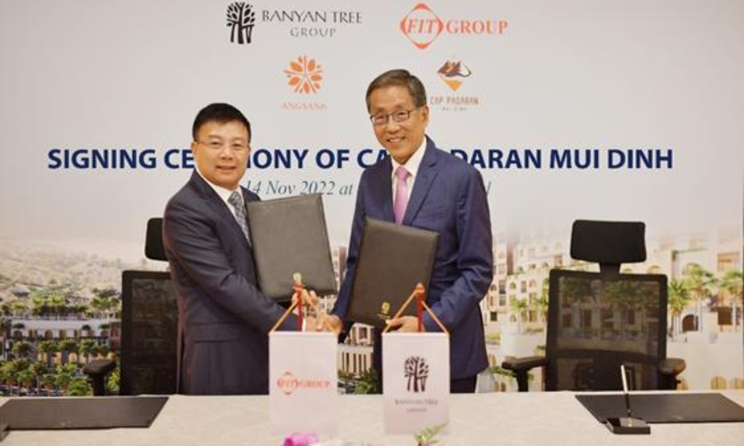 Ông Nguyễn Văn Sang - Chủ tịch tập đoàn F.I.T và ông Ho Kwon Ping – Chủ tịch tập đoàn Banyan Tree kí kết hợp tác tại Thái Lan vào ngày 14/11/2022.