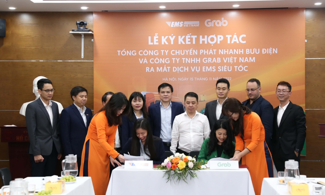 Đại diện lãnh đạo hai bên tại lễ ký kết.