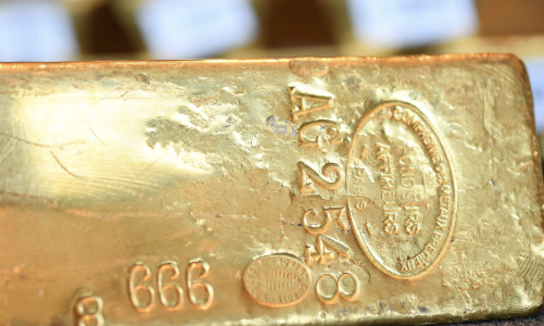 Giá vàng thế giới chững trong lúc đợi biên bản cuộc họp Fed, giá trong nước giảm