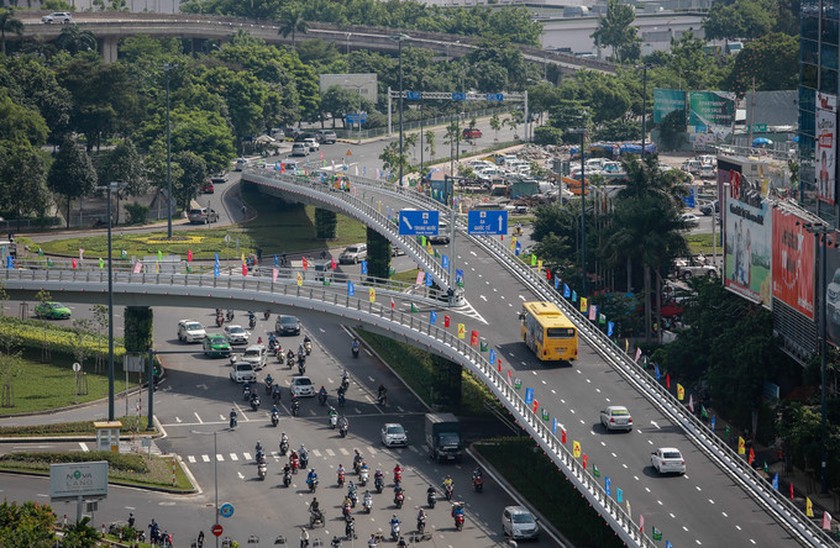 Vòng xoay hai tầng Nguyễn Kiệm - Nguyễn Thái Sơn - Phạm Văn Đồng (Gò Vấp).