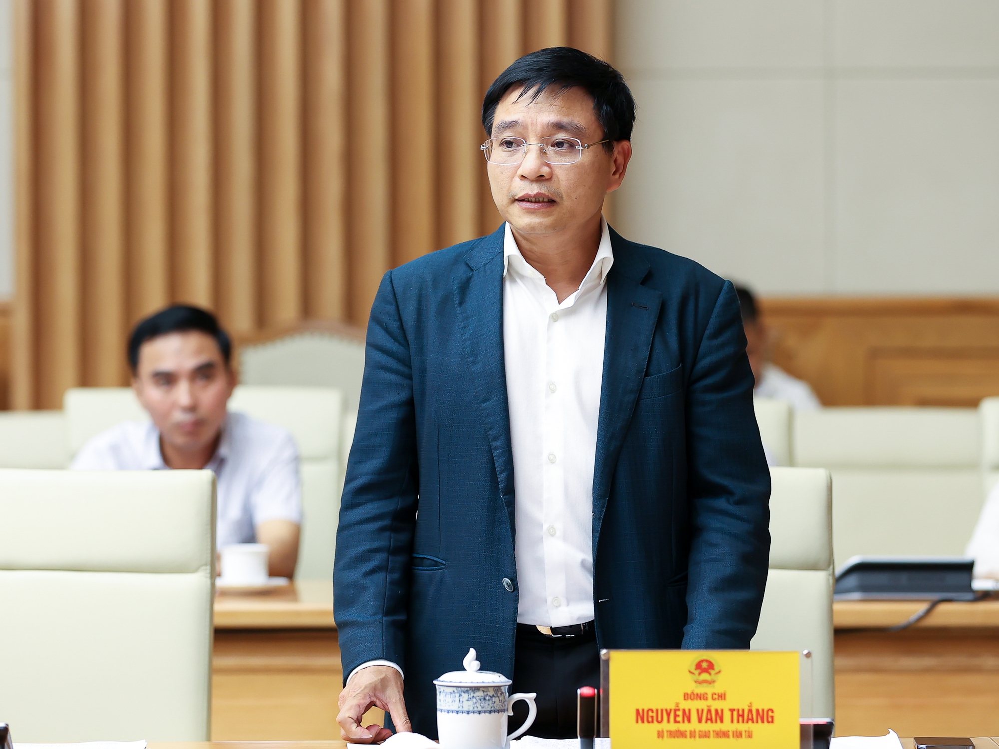 Thứ trưởng Bộ Giao thôngBộ trưởng Bộ GTVT Nguyễn Văn Thắng đề nghị các địa phương tập trung tối đa cho công tác GPMB để các đơn vị, nhà thầu tập trung nhân lực, thiết bị, đẩy nhanh tiến độ thi công ở tất cả các dự án. Ảnh: VGP/Nhật Bắc