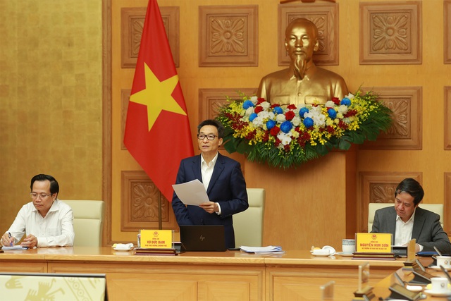 Phó Thủ tướng Vũ Đức Đam chủ trì phiên họp của Ủy ban Quốc gia về trẻ em, sáng 17/11. Ảnh - VGP. 