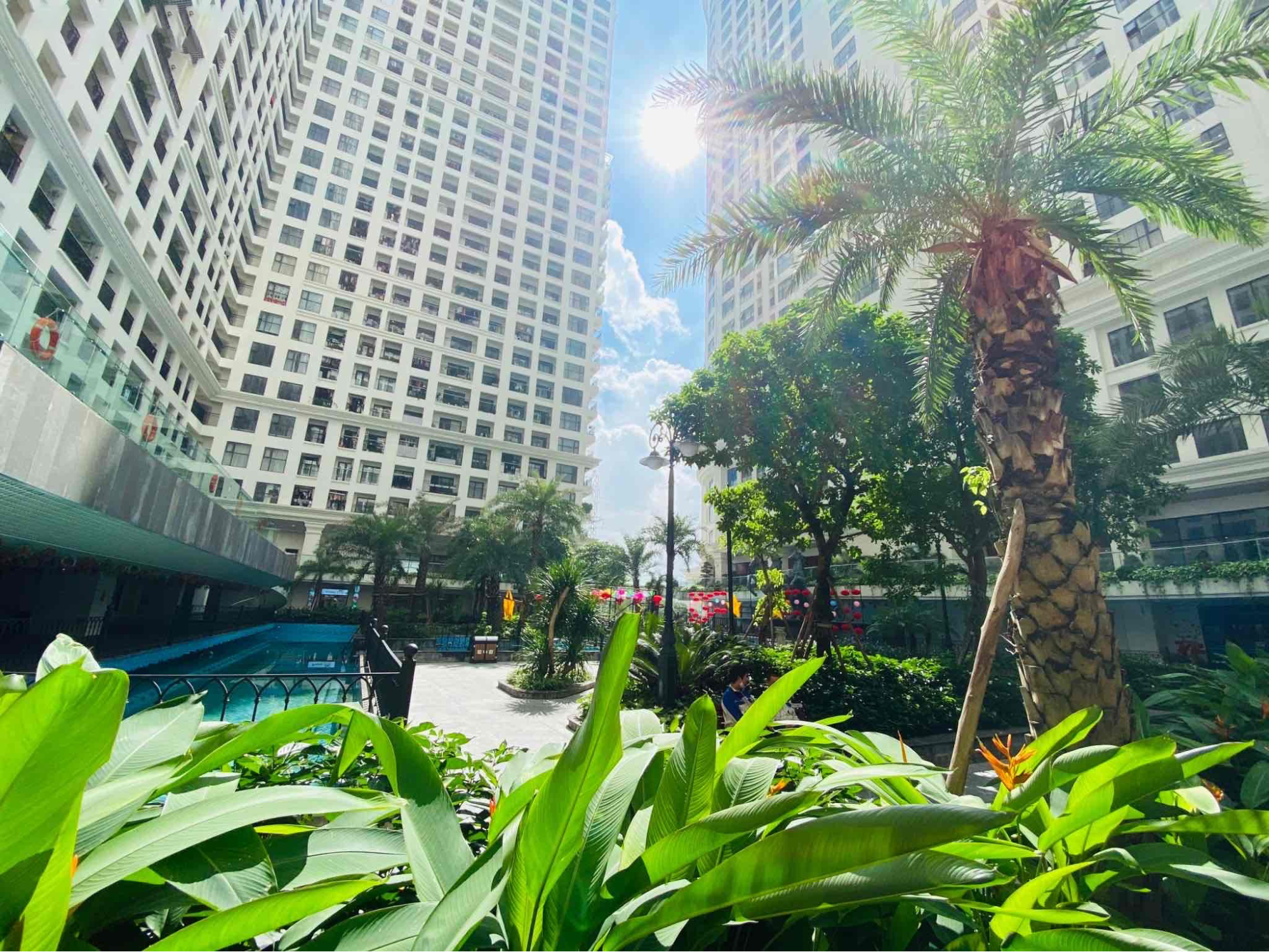 Sunshine Garden nổi bật với vườn nội khu xanh mát.