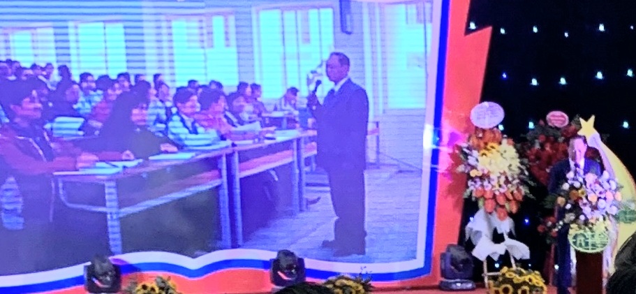 Nhà trường lấy đào tạo nghề nghiệp – thực hành làm định hướng chủ yếu.