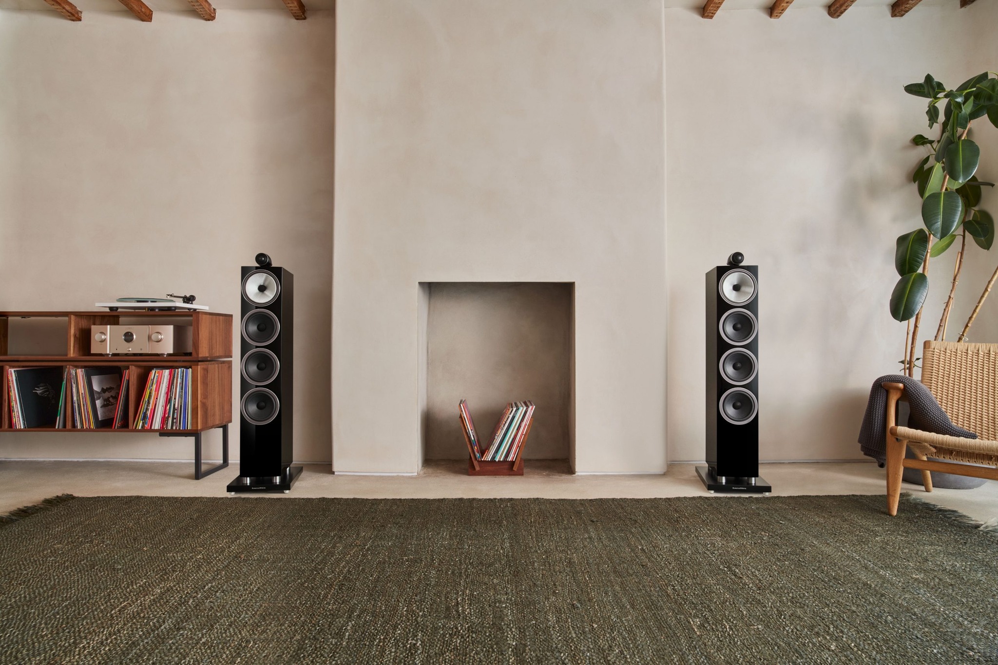 Mẫu loa Bowers & Wilkins 702 S3 - thành viên lớn nhất thuộc dòng 700 Series S3 sẽ xuất hiện tại AVShow 19 