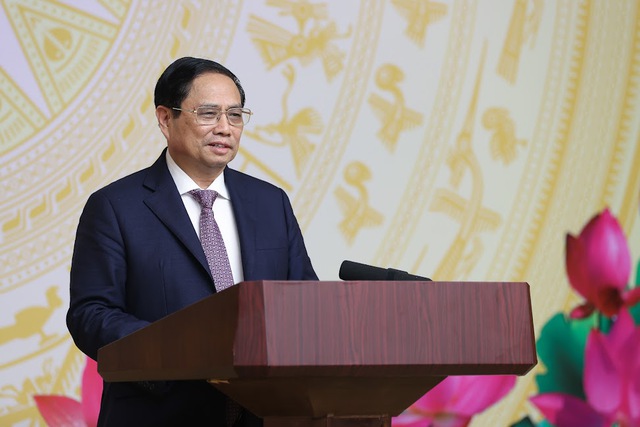 Thủ tướng xúc động: Có nhiều thầy cô leo ghềnh, vượt thác, gác lại niềm riêng… gùi con chữ lên vùng cao, Chính phủ luôn thấu hiểu, đồng cảm, chia sẻ với khó khăn, vất vả, thách thức của ngành giáo dục đào tạo nói chung và các thầy cô - Ảnh: VGP/Đức Tuân