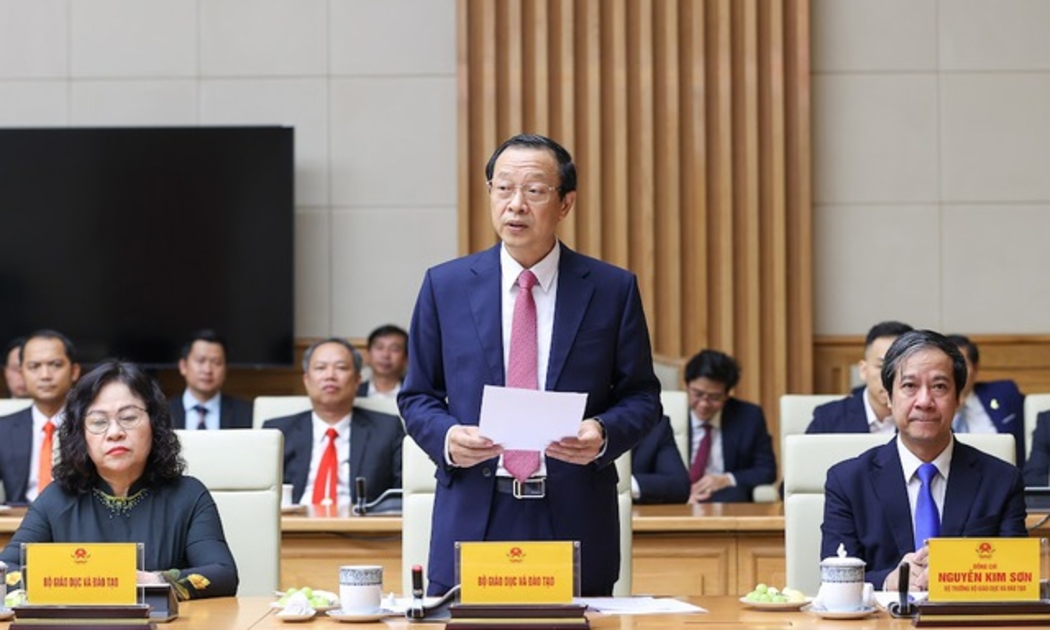 Thứ trưởng Bộ Giáo dục và Đào tạo Phạm Ngọc Thưởng báo cáo tại cuộc gặp mặt - Ảnh: VGP/Nhật Bắc