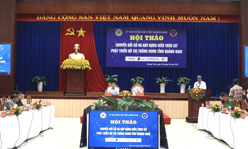 Ông Hồ Quang Bửu, Phó Chủ tịch UBND tỉnh Quảng Nam phát biểu tại Hội thảo về Chuyển đổi số tại tỉnh Quảng Nam