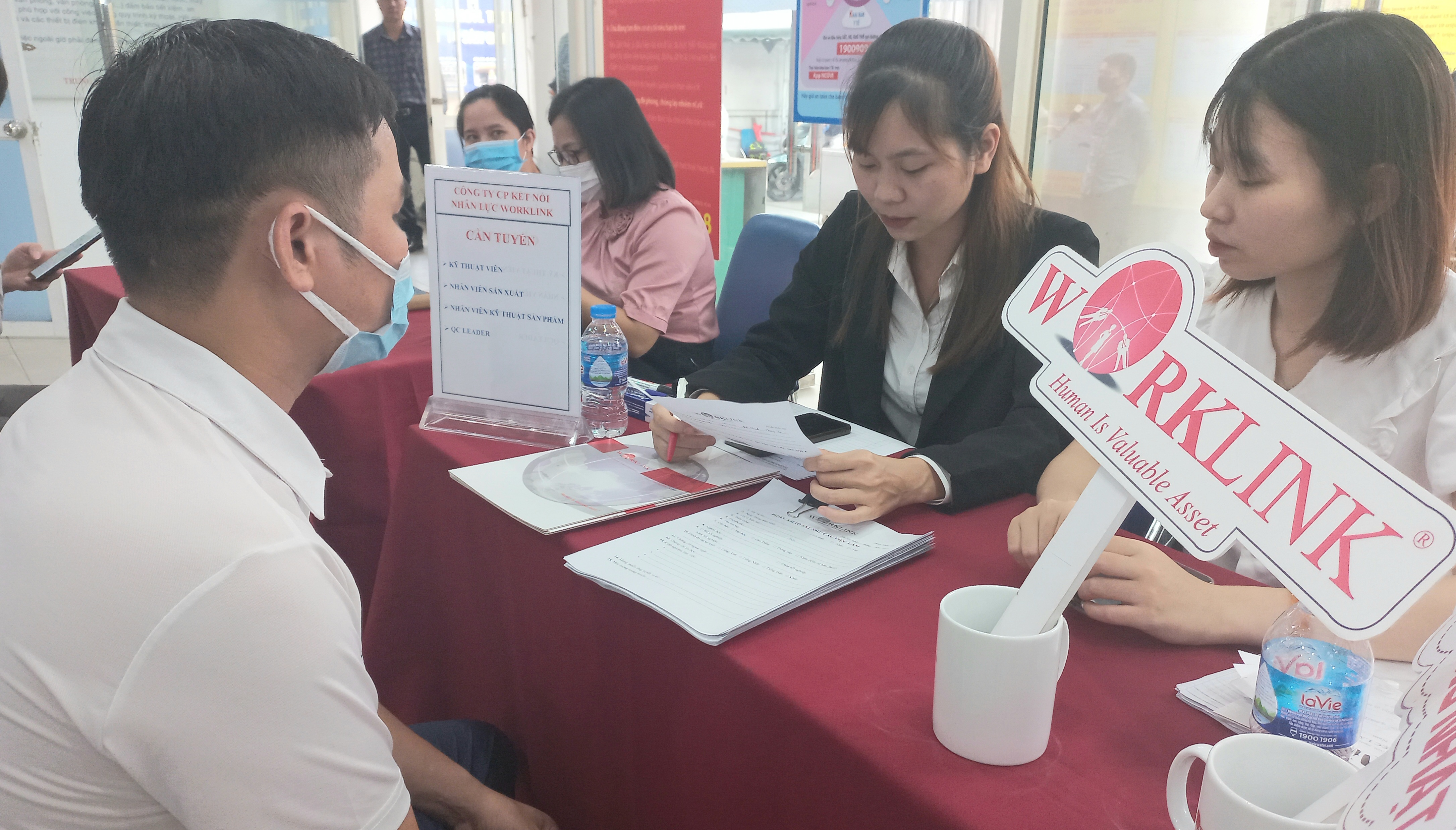Nhiều doanh nghiệp đang có nhu cầu tuyển dụng lớn. Ảnh - N.Dương.