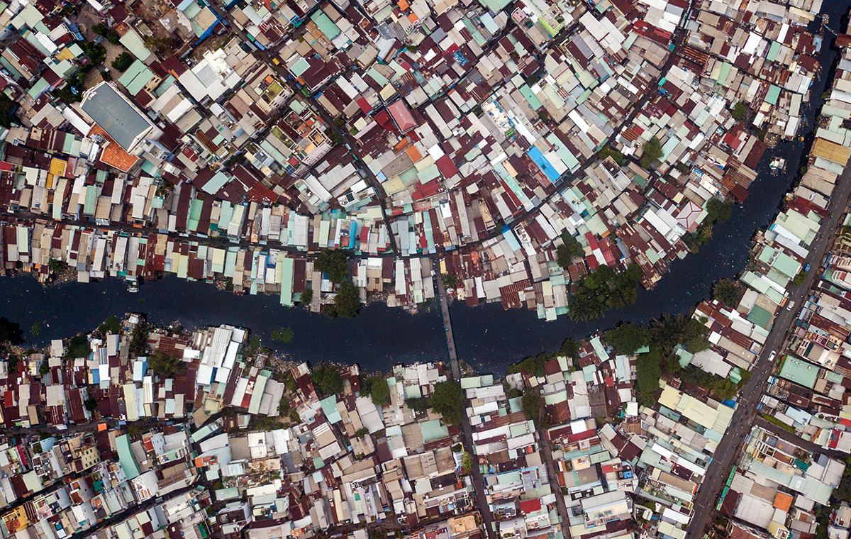 Rạch Xuyên Tâm chảy qua khu vực quận Bình Thạnh, TP.HCM.